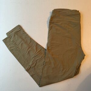 LuLaRoe NWT Sage Green Leggings | Tall & Curvy